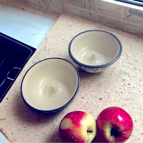 Artisan Ceramic Apple Baking
Dish - a Pair signed by Artist - Picture 7 of 11